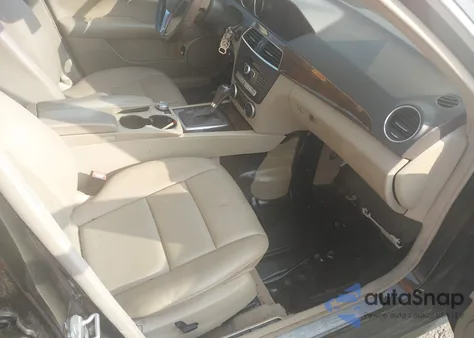 2013 Mercedes-Benz C 300 Luxury 4Matic/Sport 4Matic z USA, uszkodzony, nr VIN WDDGF8AB7DR287761